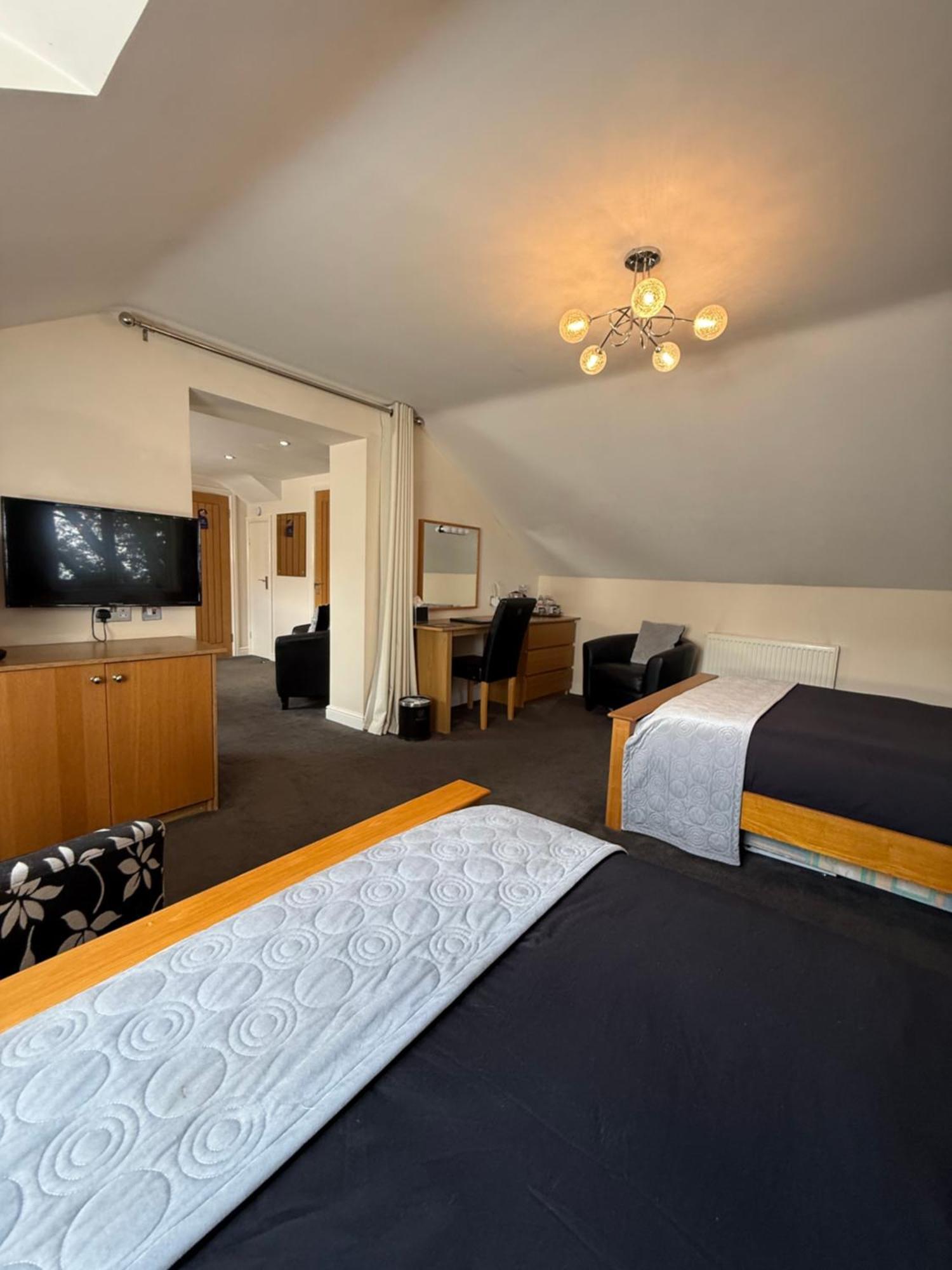 Barncroft Luxury Bed & Breakfast ソリフル エクステリア 写真