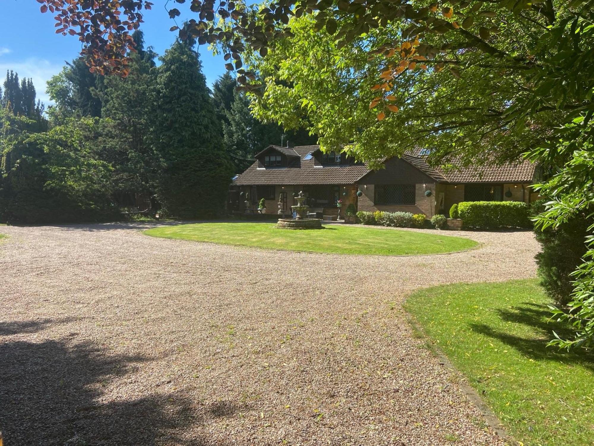 Barncroft Luxury Bed & Breakfast ソリフル エクステリア 写真