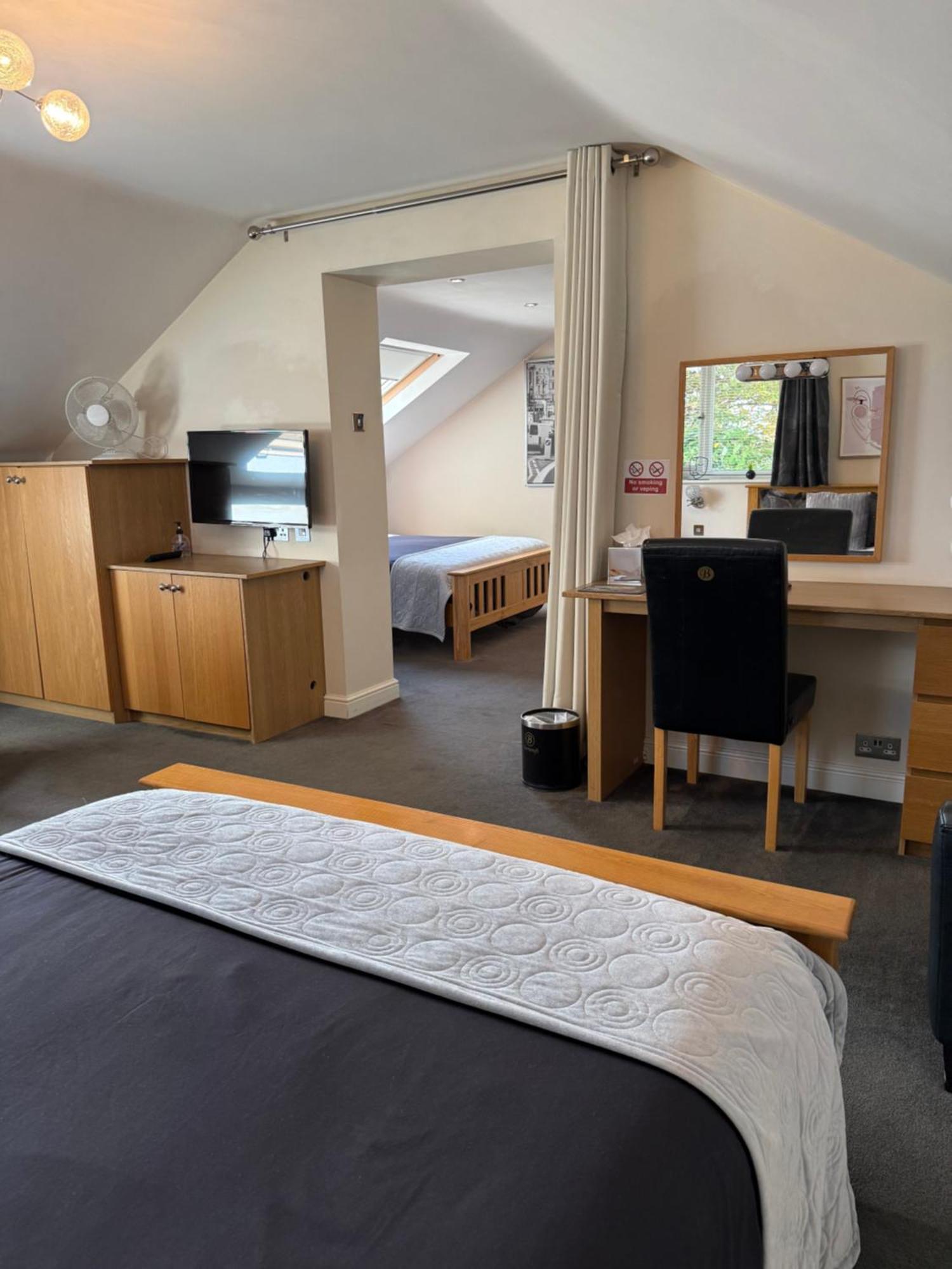 Barncroft Luxury Bed & Breakfast ソリフル エクステリア 写真