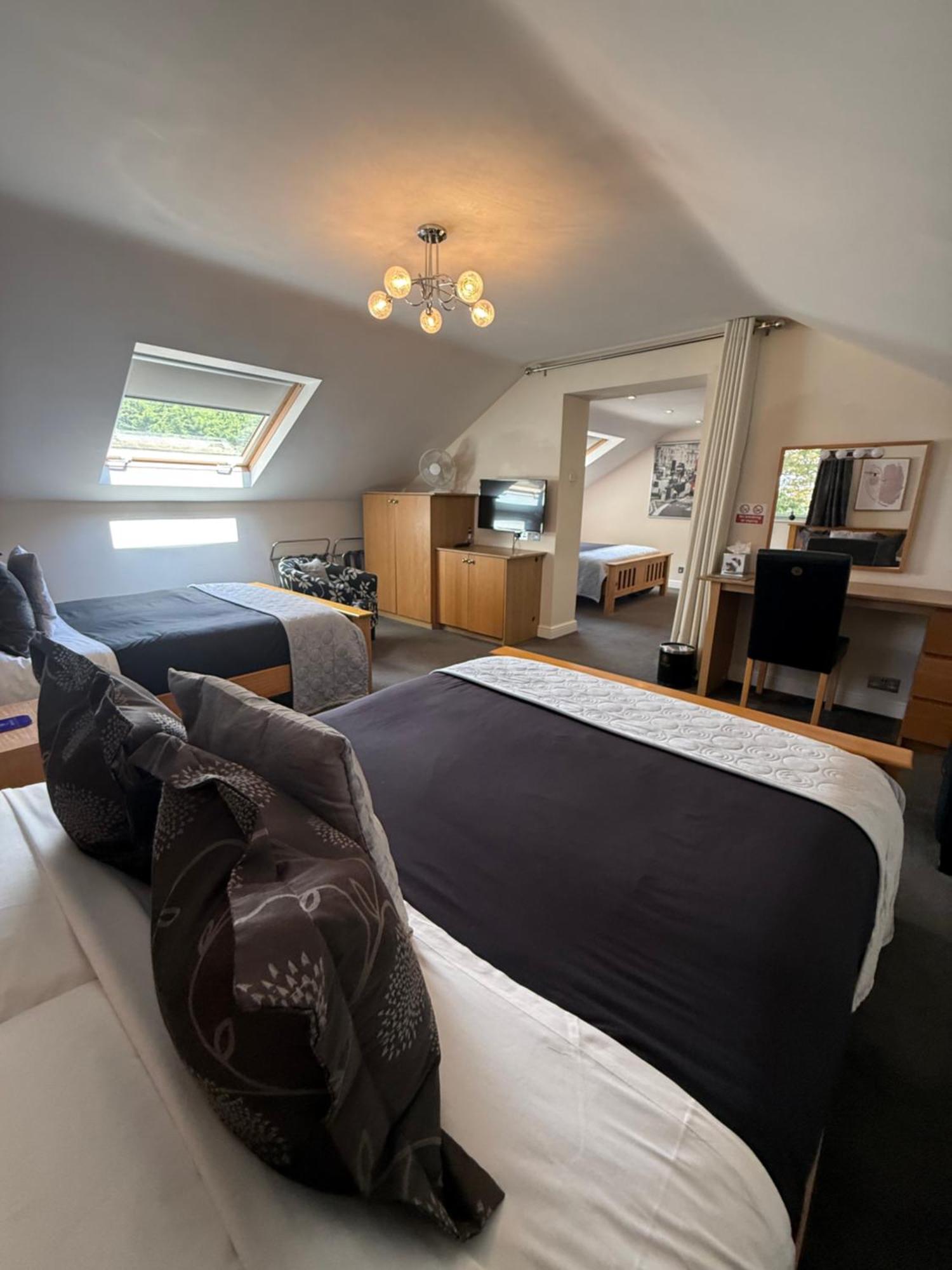 Barncroft Luxury Bed & Breakfast ソリフル エクステリア 写真