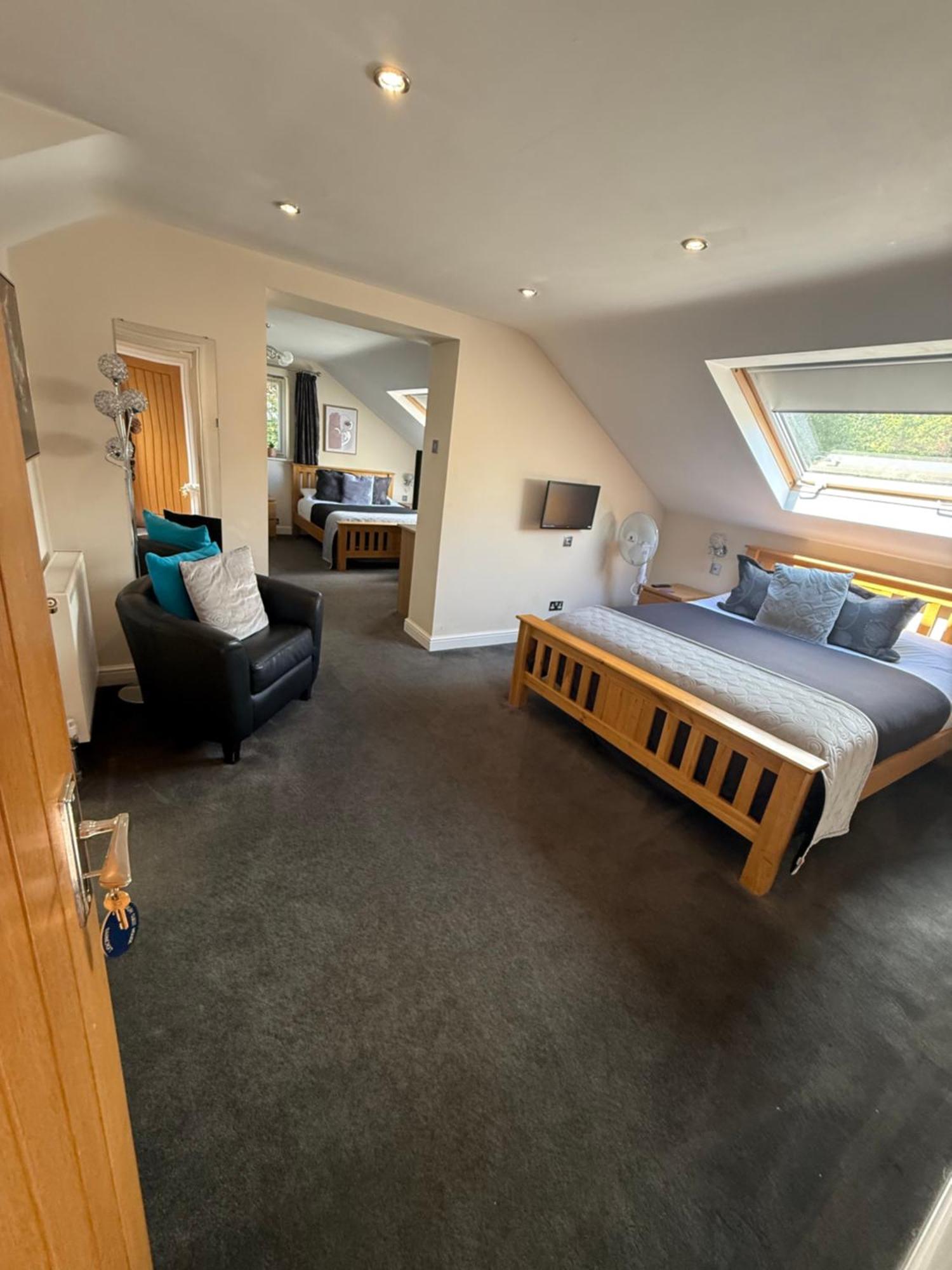 Barncroft Luxury Bed & Breakfast ソリフル エクステリア 写真
