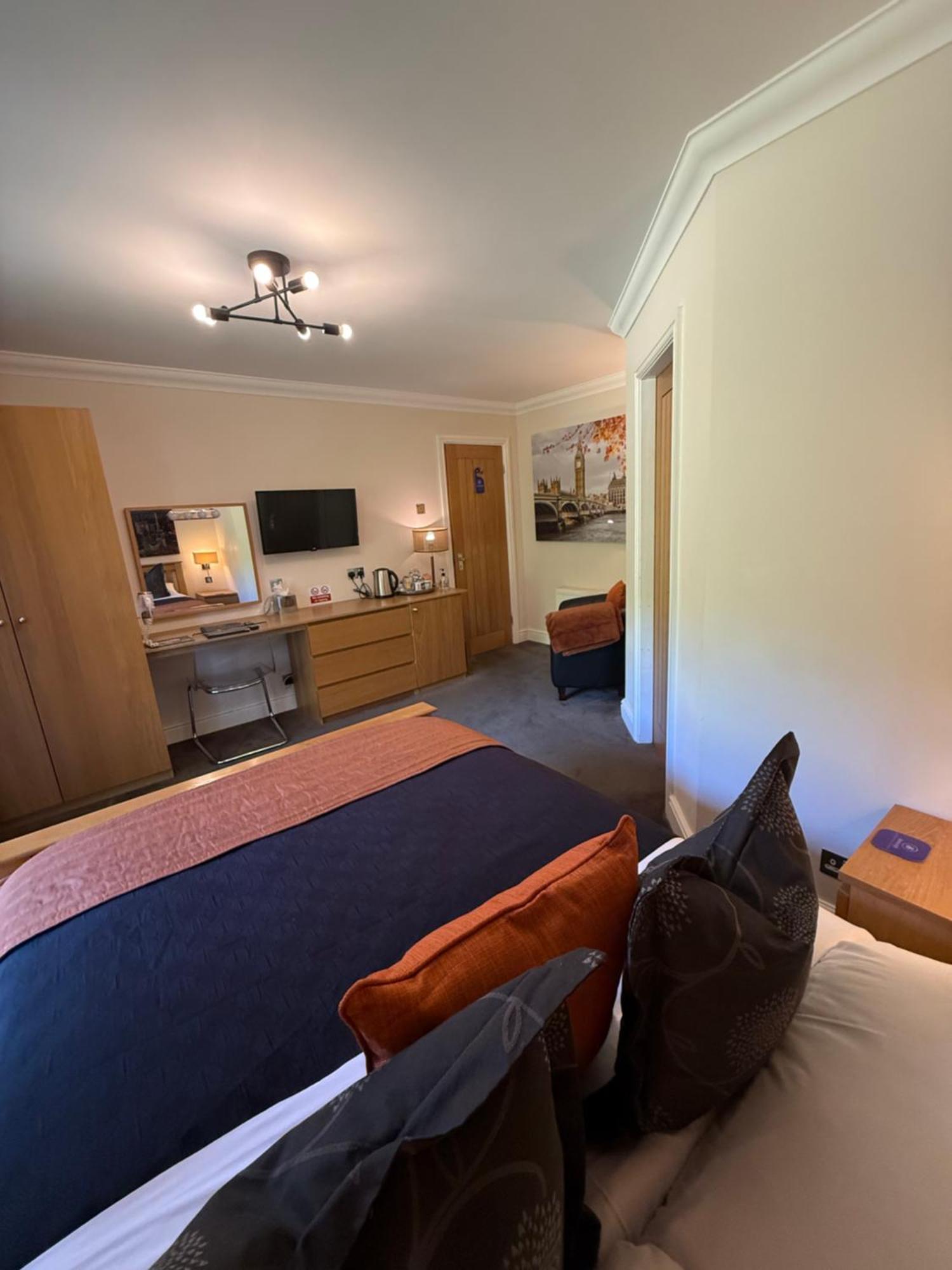 Barncroft Luxury Bed & Breakfast ソリフル エクステリア 写真